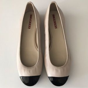 NWOT Prada Beige/Black Leather and Patent Cap Toe Ballet Flats. Size 36